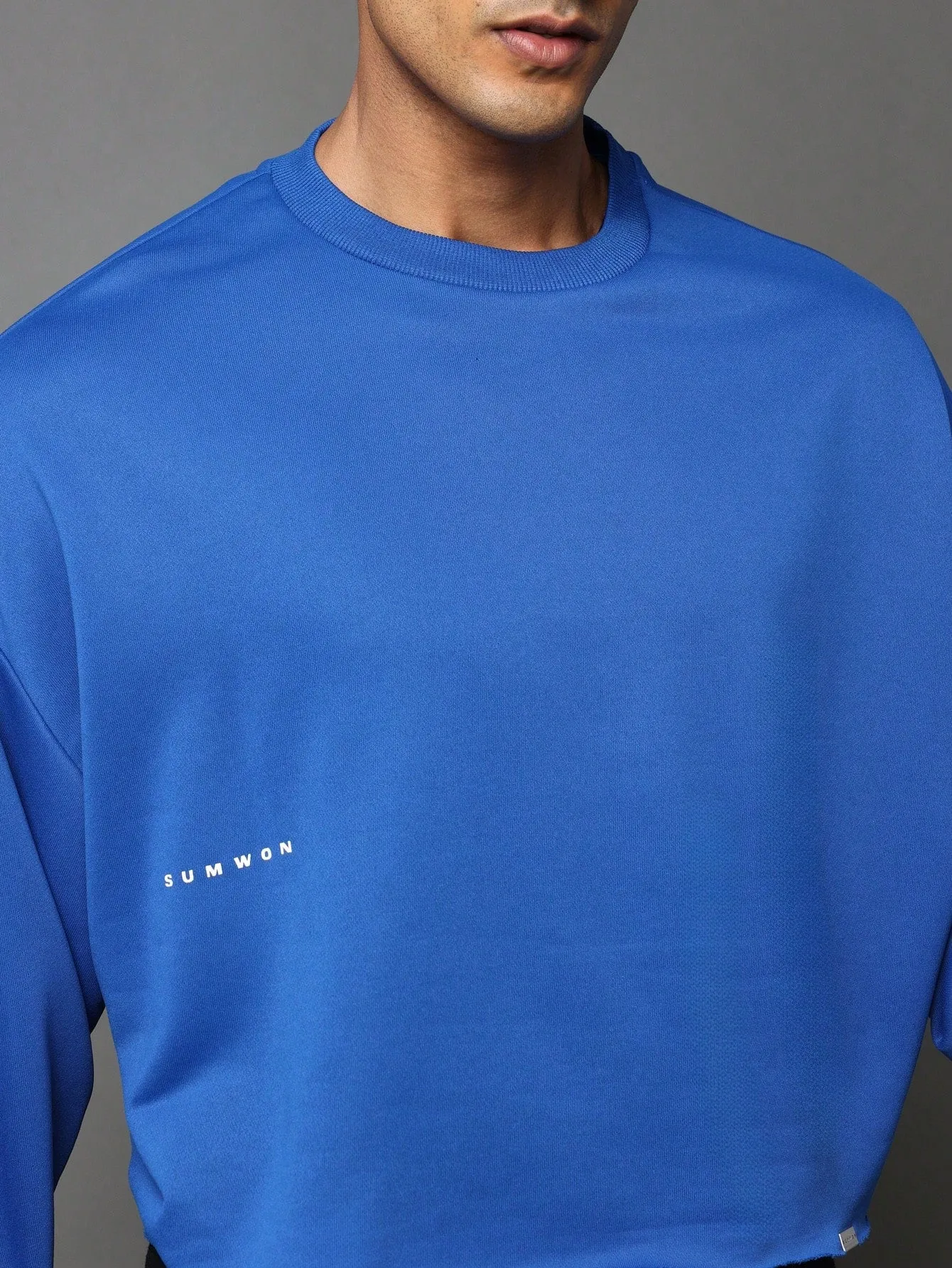 SUMWON Crop Fit Raw Hem Sweatshirt With Back Graphic Print